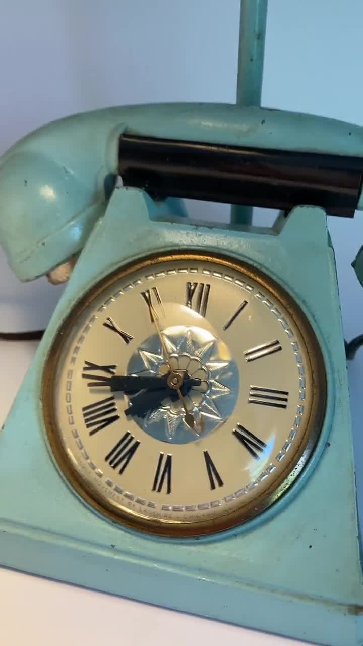 ヴィンテージ/Fernsig Essen社製/ドイツ製/ベイクライト製電話 Vintage Trea Boye Turquoise Telephone Shaped Clock - Lamp Cone