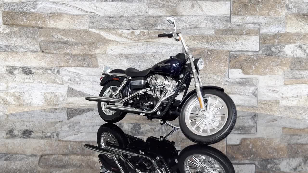 ハーレーダビッドソン 2006 FXDBI ダイナ ストリートボブ、1/12