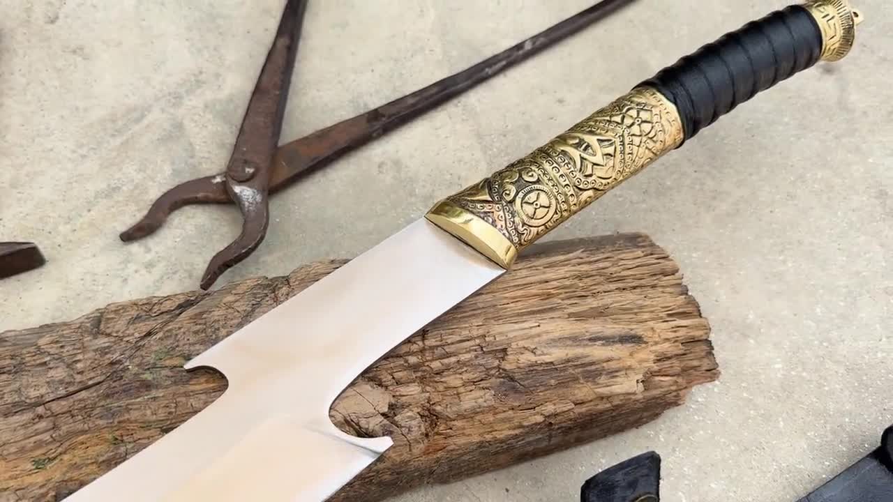 刀　かたな　剣　ナイフ　短刀　髑髏　スカル　手首受け　模造刀　鑑賞刀　インテリア HELLBOY KHOPESH MACHETE/ 19 Inches Long Blade Hand Forged Egyptian