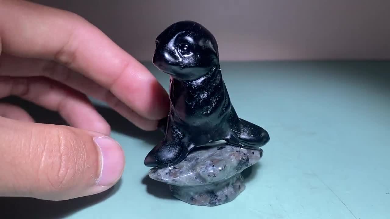 手彫りの黒曜石アシカクリスタル彫刻 - ホームデコレーション - Etsy 日本