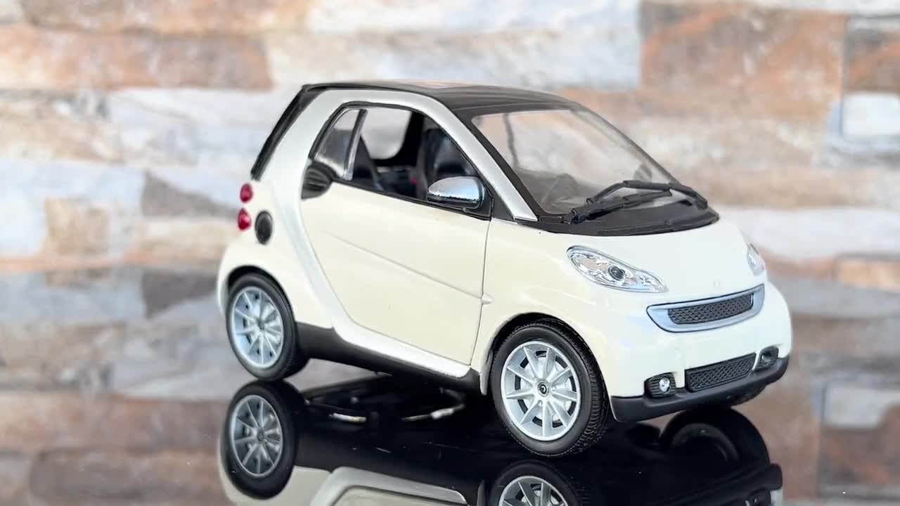 Smart Fortwo | Model Car | Diecast Car | 1:24 Scale Model Car