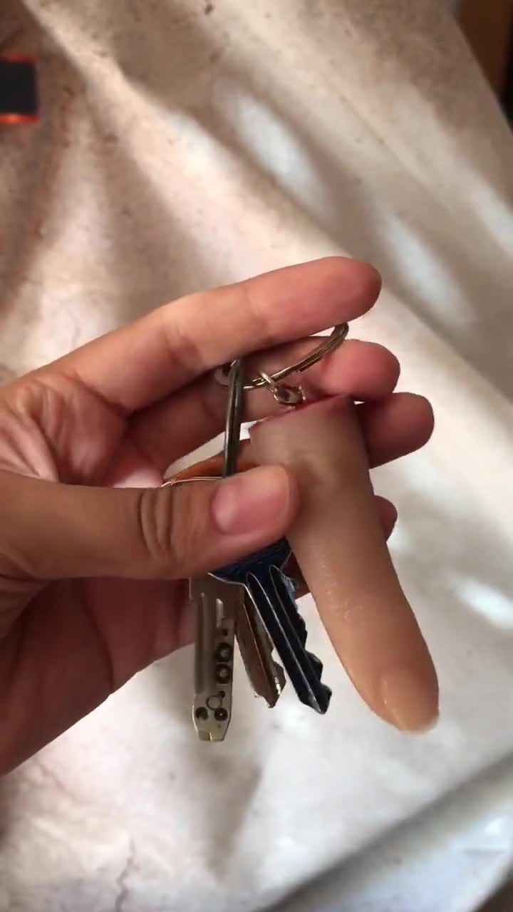 Severed finger keychain, Realistic silicone finger keyring
