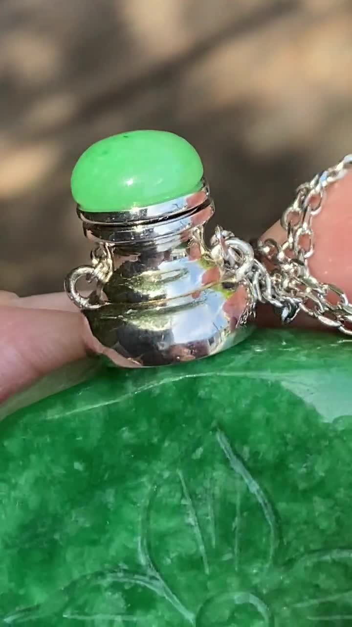 翡翠の香水瓶ペンダントネックレス。 - Etsy 日本