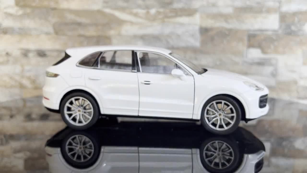 ポルシェ カイエン ターボ | モデルカー | 1/24 ダイキャストカー