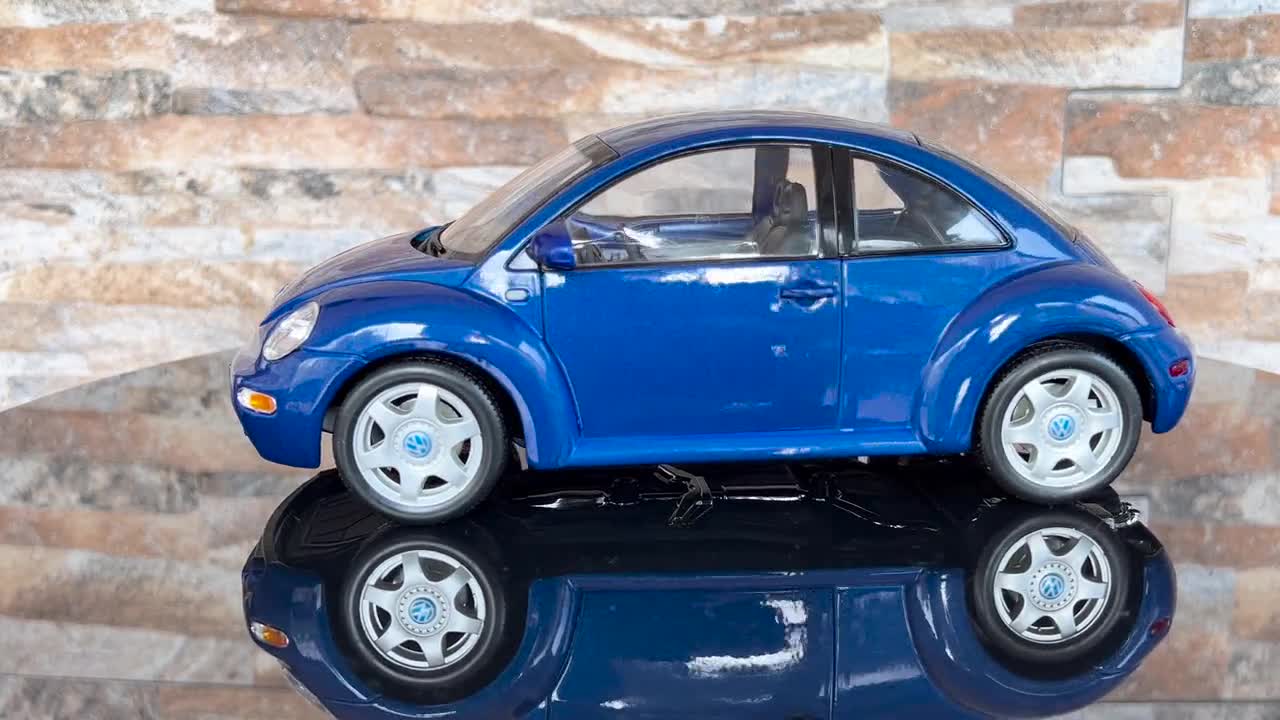 Volkswagen New Beetle | Model Car | 1/18 Scale Model Car | Diecast