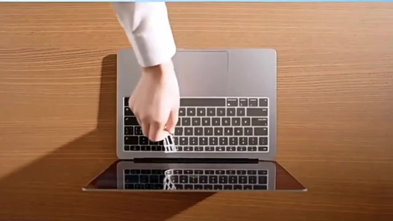 かわいいピンクの蝶ネクタイデザインのキーボードカバー（MacBook Pro