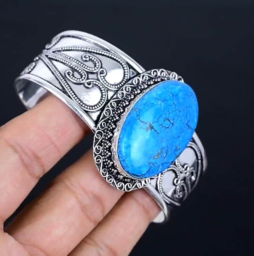 Oval Shape Blue Turquoise Gemstone: 925 Sterling Silver Cuff