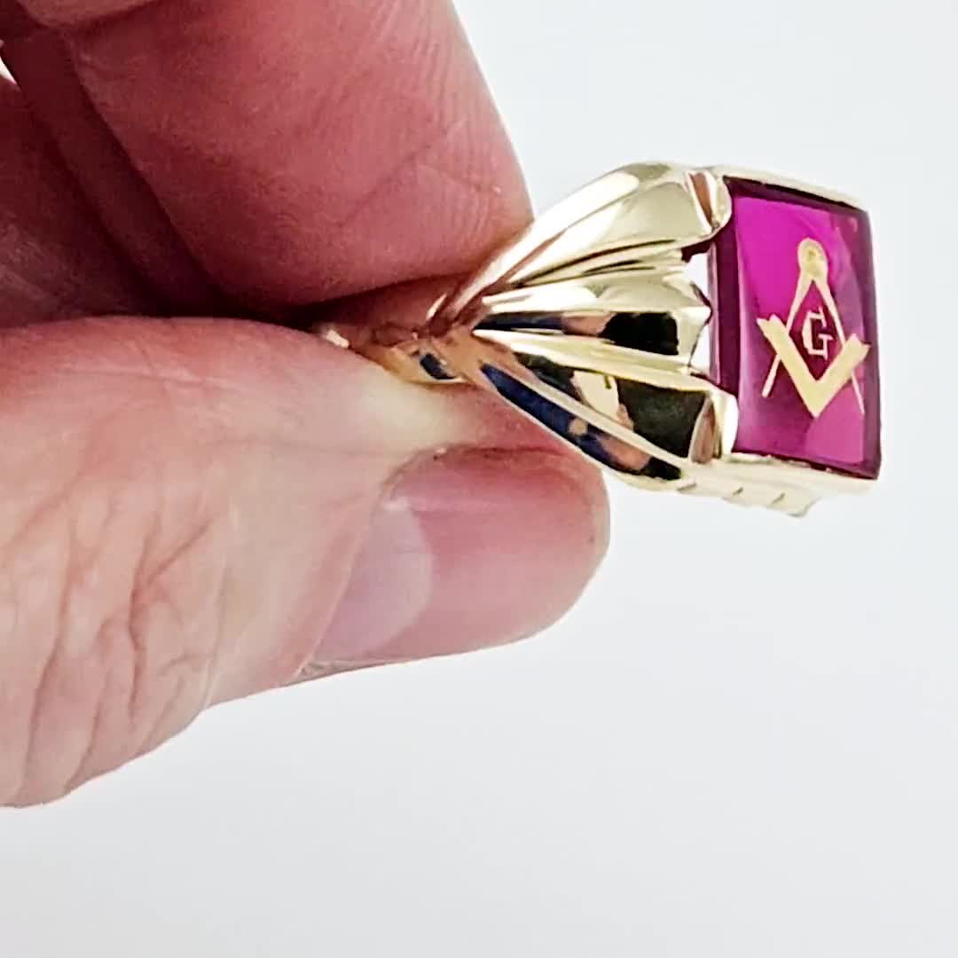 Vintage Masonic Ring in Solid 10K Gold With Created Ruby - Size 12