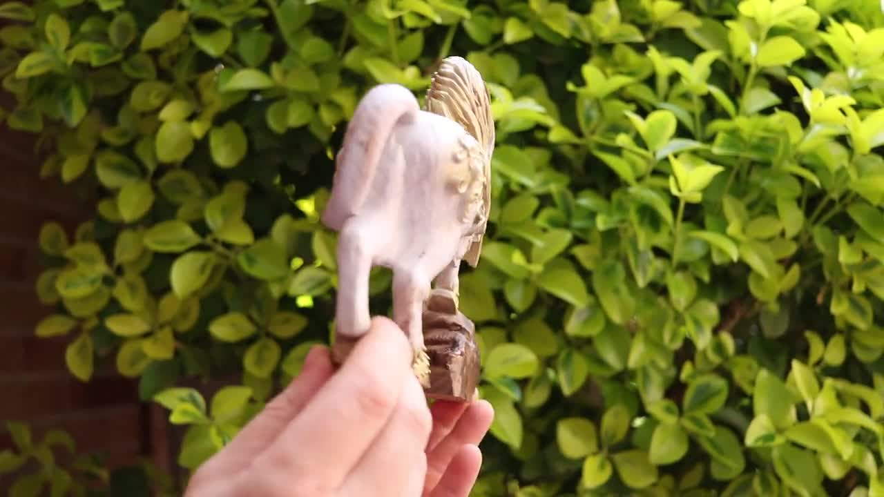 木製ユニコーンの置物：白と金の神秘的な馬の像 - Etsy 日本