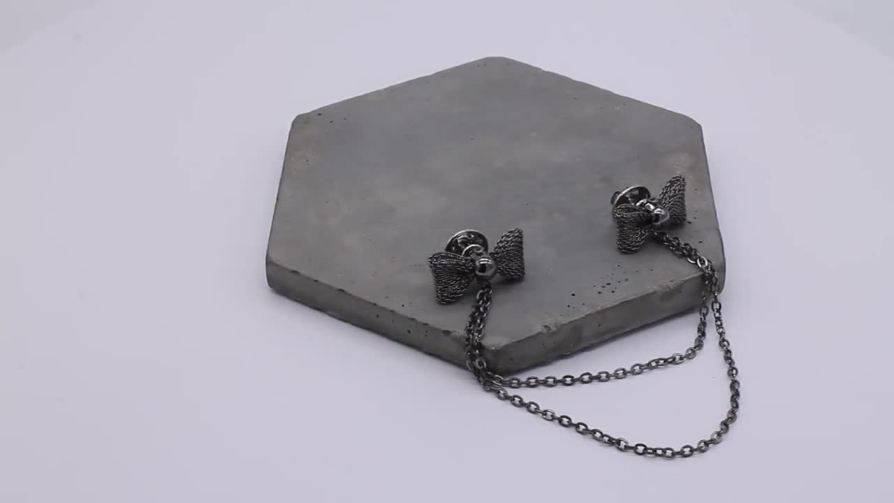 ハンドメイドシルバーカラー蝶ネクタイチェーンブローチセット