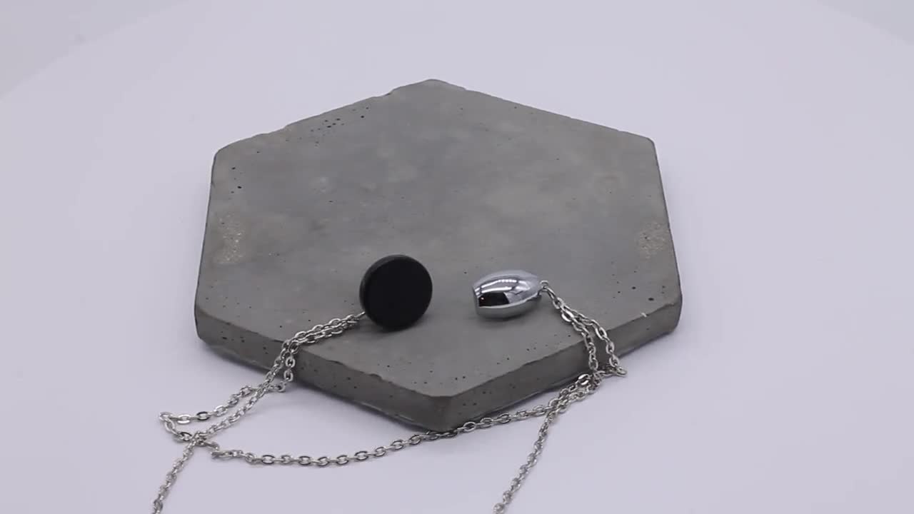 ハンドメイドのブラックオニキスチェーンラペルピン：メンズスーツ