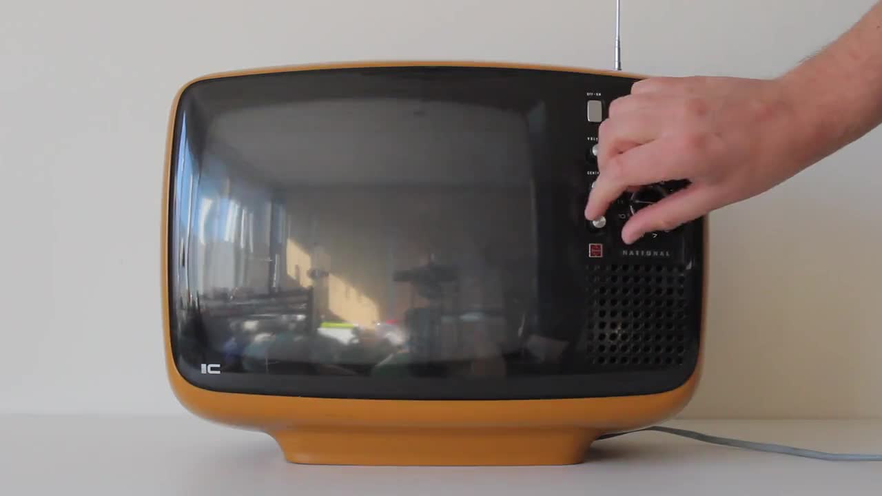 Vintage Space Age 1976 National Transistor TV Model TR-542S by