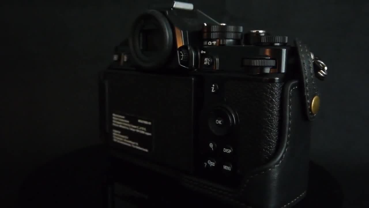 Nikon ZF用ヴィンテージブラウンレザーカメラケース、ハーフケース