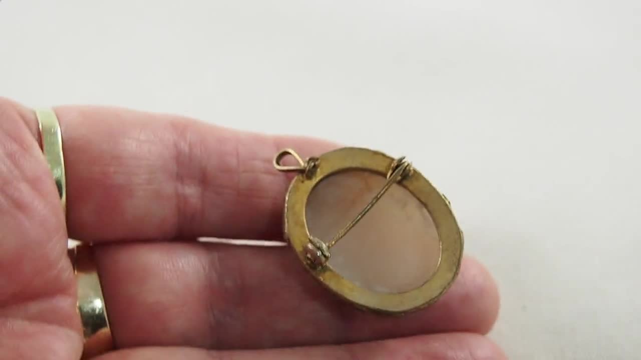 エドワード朝時代のシェルカメオペンダントブローチ、金張り
