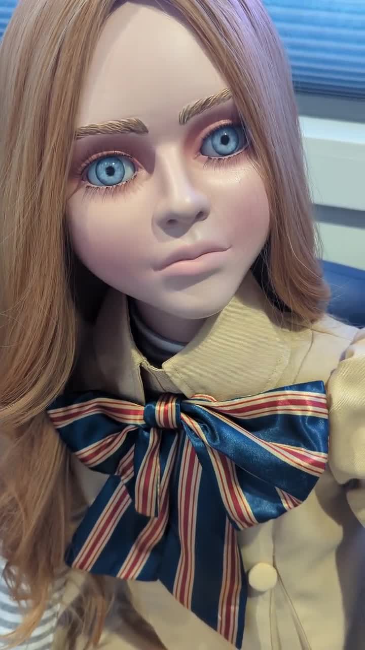 M3gan（ミーガン）等身大レプリカぬいぐるみ - Etsy 日本