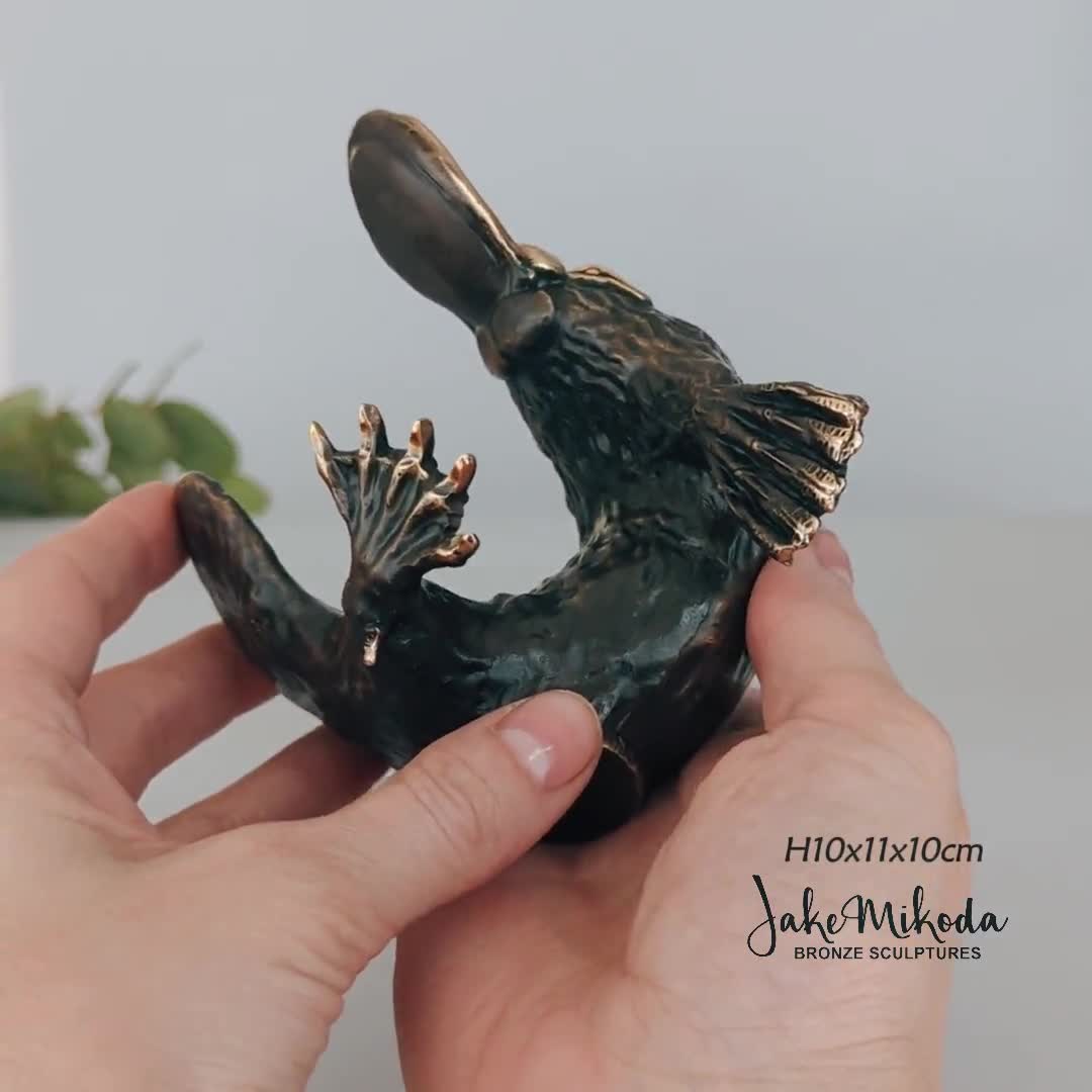 遊び心のあるカモノハシのブロンズ彫刻フィギュア H10xW11xD10cm