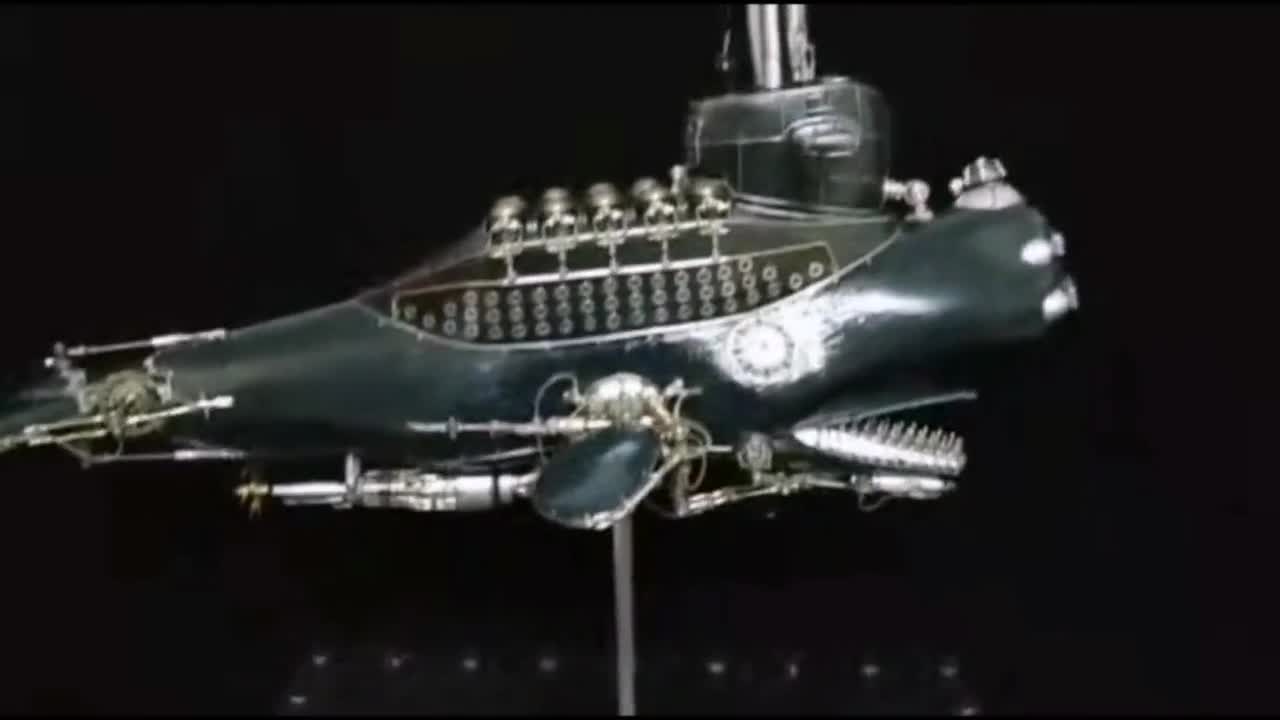 スチームパンク風の機械仕掛けの突然変異マッコウクジラ型原子力潜水艦