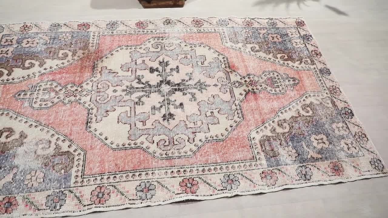 4x7 ヴィンテージ トルコラグ：手織りウールフローラルウシャクラグ