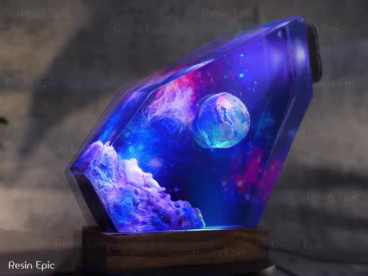 Mass Effect Normandy SR-2 Resin Lamp, Commander Shepard Spaceship