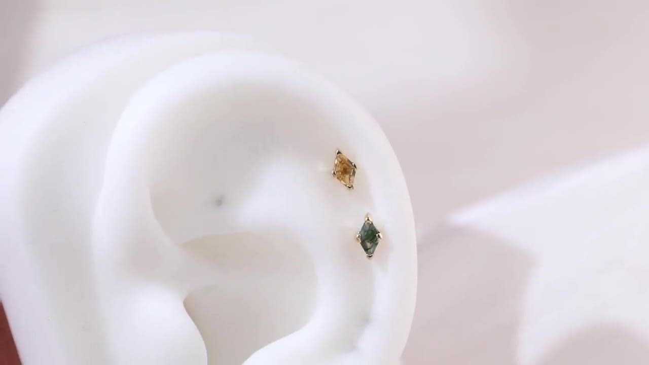 LeiTjewelry製 14Kソリッドゴールド ヘリックス トラガススタッド