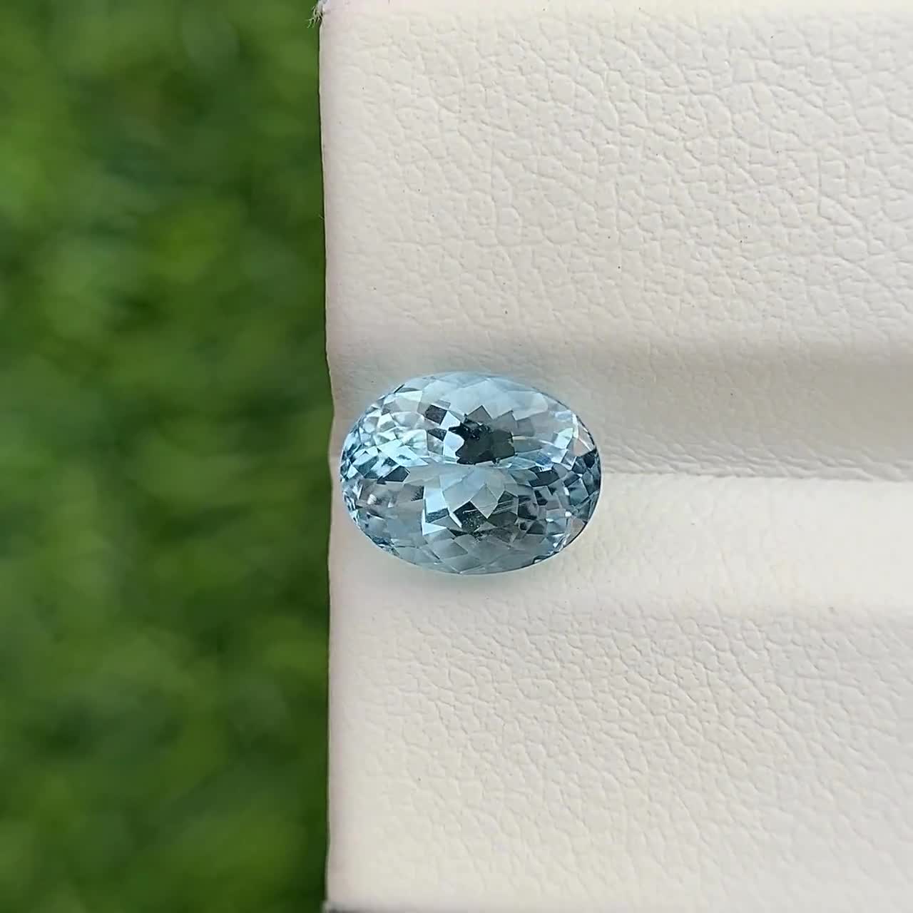 天然アクアマリン宝石：2.08カラットオーバルカット、9 x 7 MM、3月の