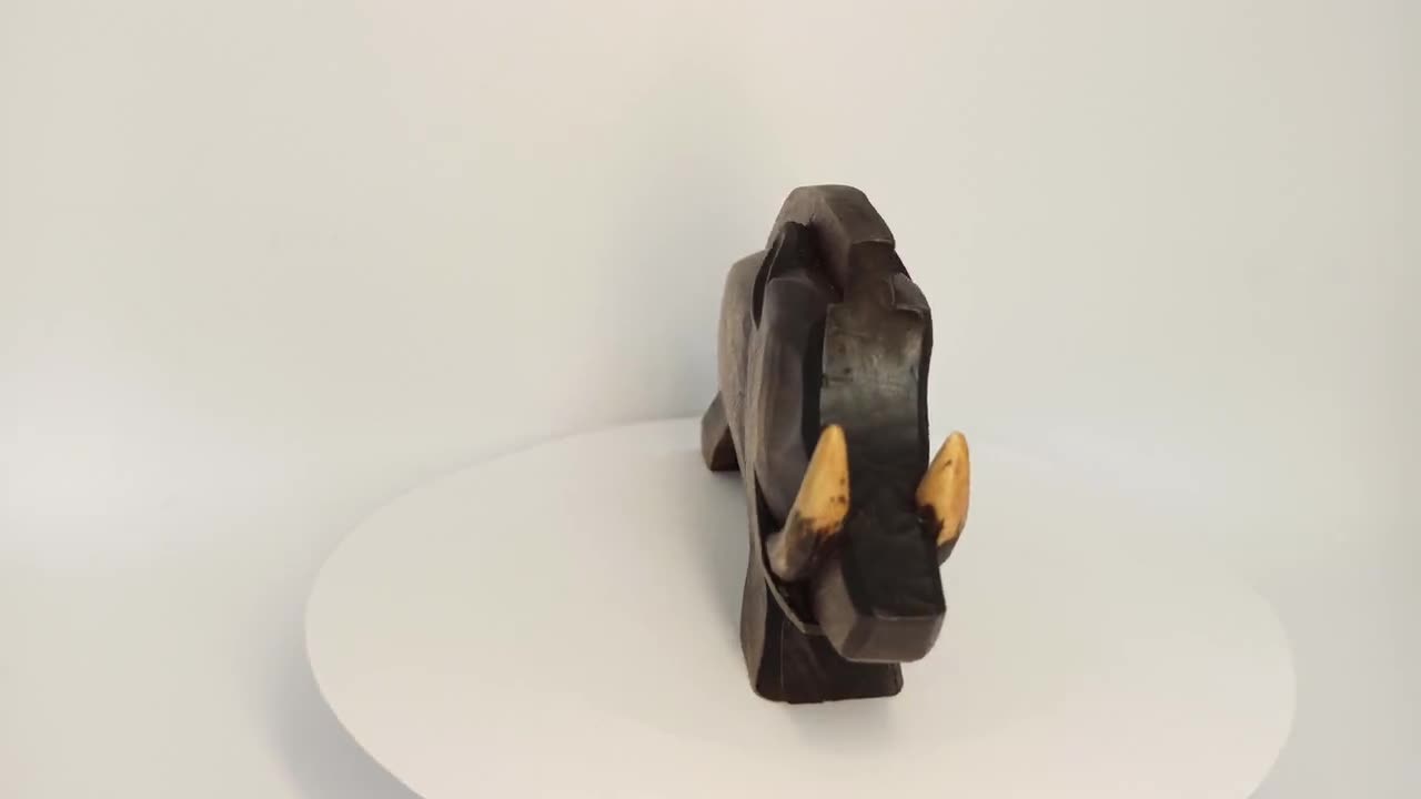 手彫りの木製イノシシの置物、素朴な彫刻アート（4インチ） - Etsy 日本