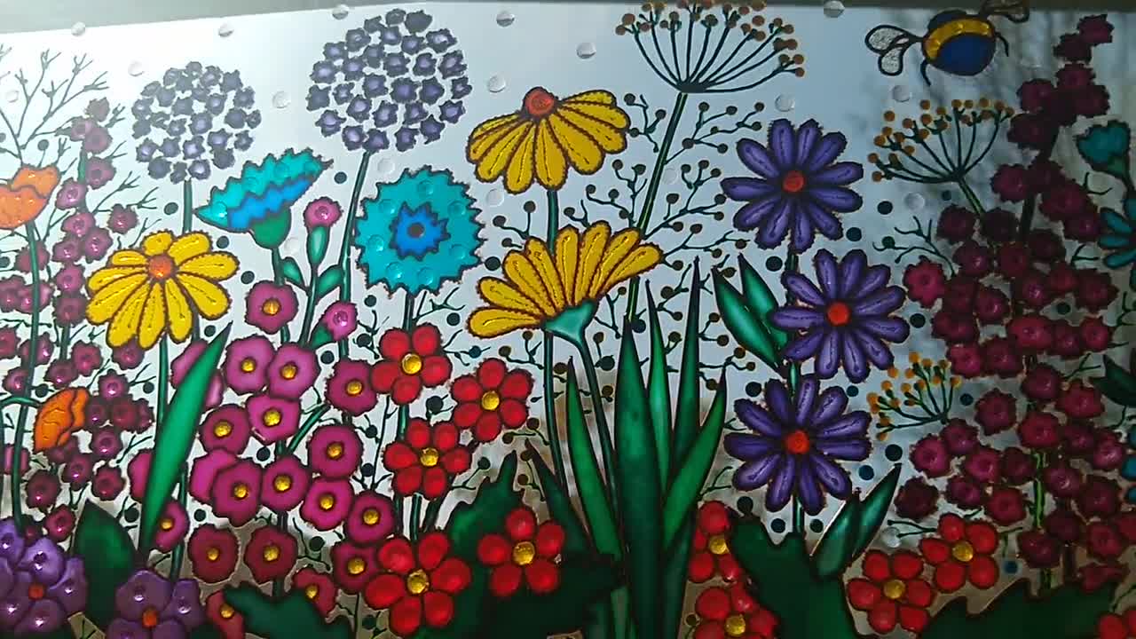 ワイルドフラワーガラス絵画：カラフルな花のサンキャッチャー