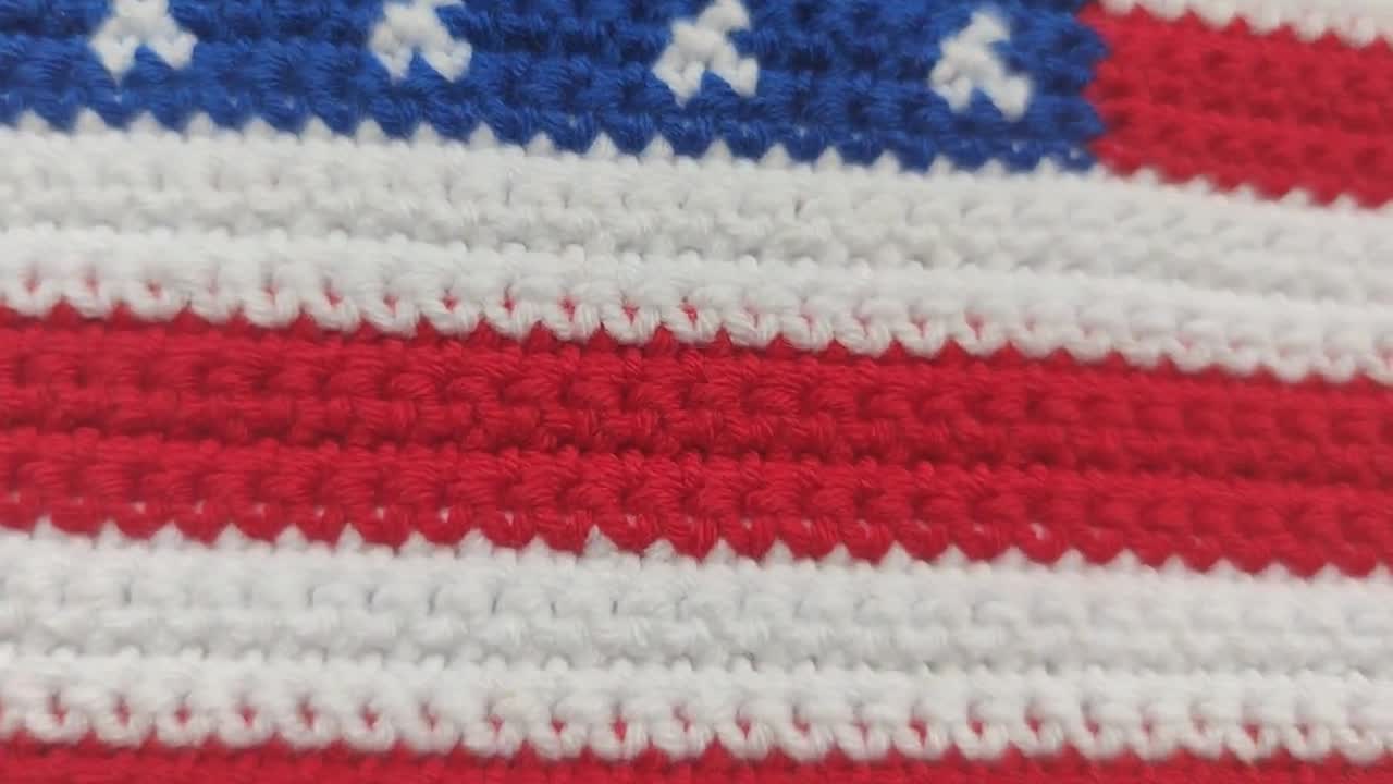 かぎ針編みのアメリカ国旗パターン - 独立記念日の装飾に最適な愛国的