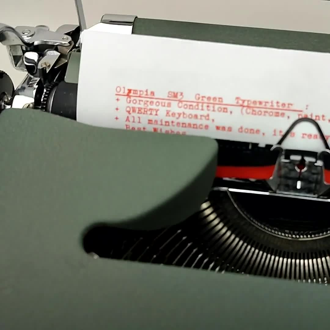 新登場*！Qwerty配列のOlympia SM3タイプライター、ポータブル
