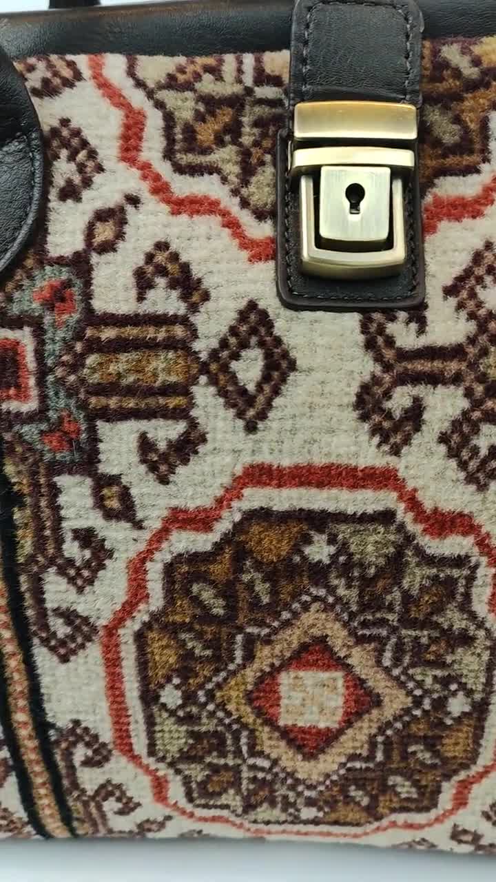 手作りのヴィンテージキリムカーペットバッグ：ボヘミアンシックな