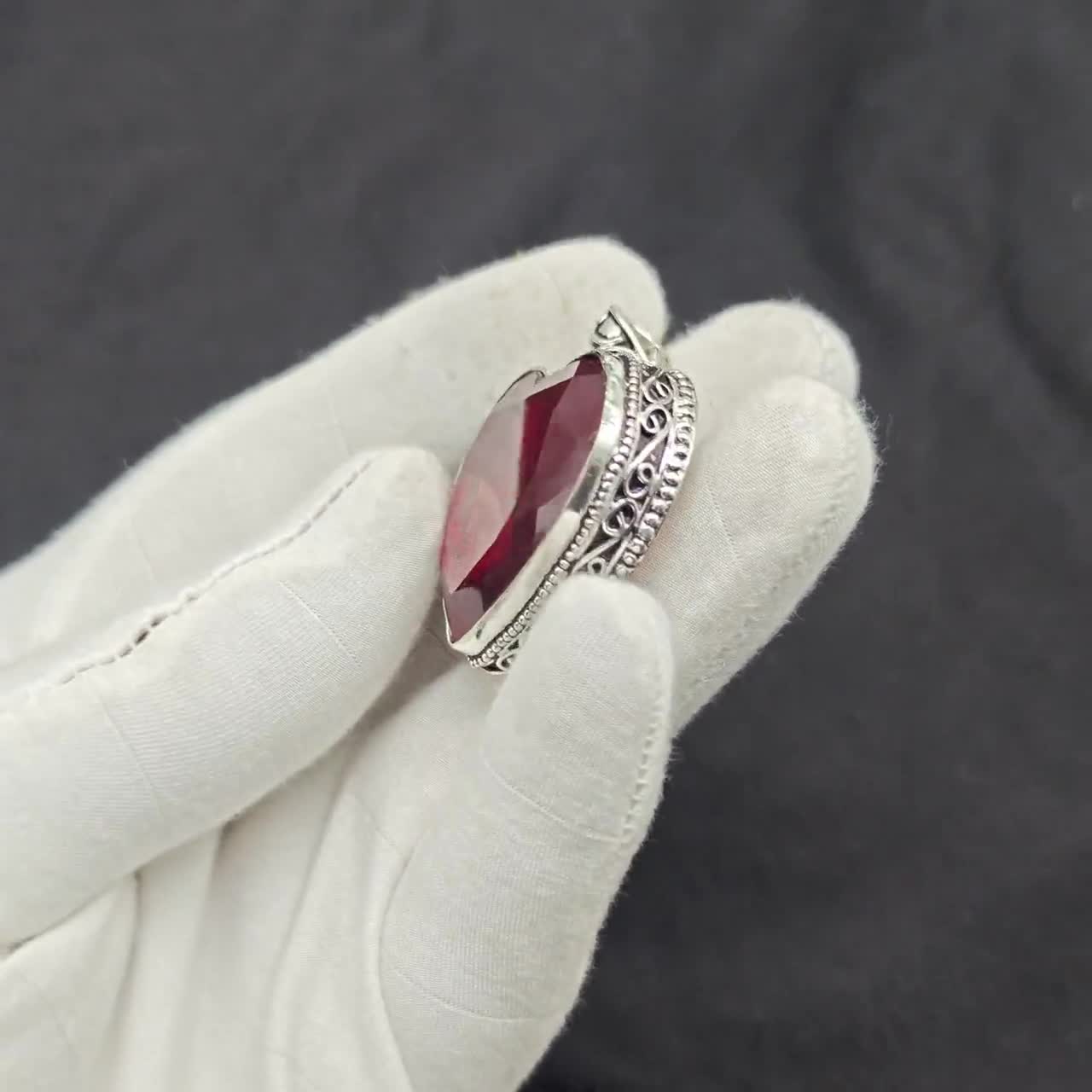 レッドガーネットハートペンダント：ボヘミアン風スターリングシルバー