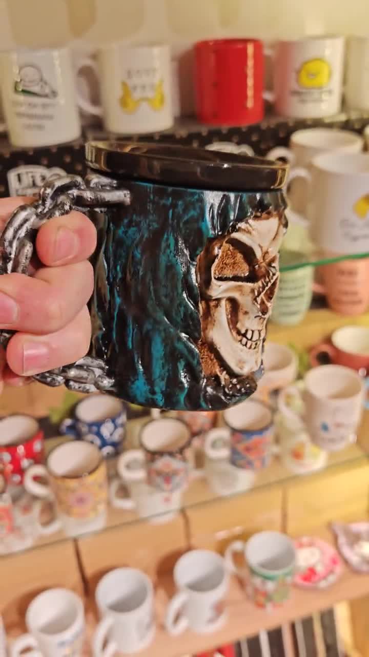 死神の頭蓋骨マグカップ – ゴシック樹脂カップ、セラミックインサート