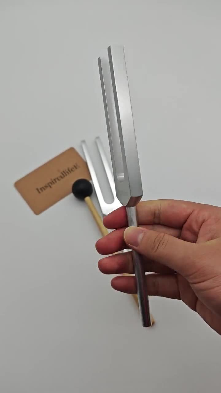 528Hz音叉 – ハンドルの長さはオプション、名入れ刻印も可能 - Etsy 日本