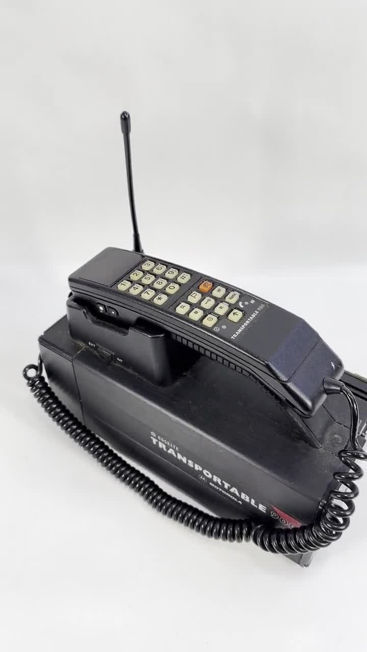 Vintage Motorola 900 Portable Phone - Classic 1980s NMT Network