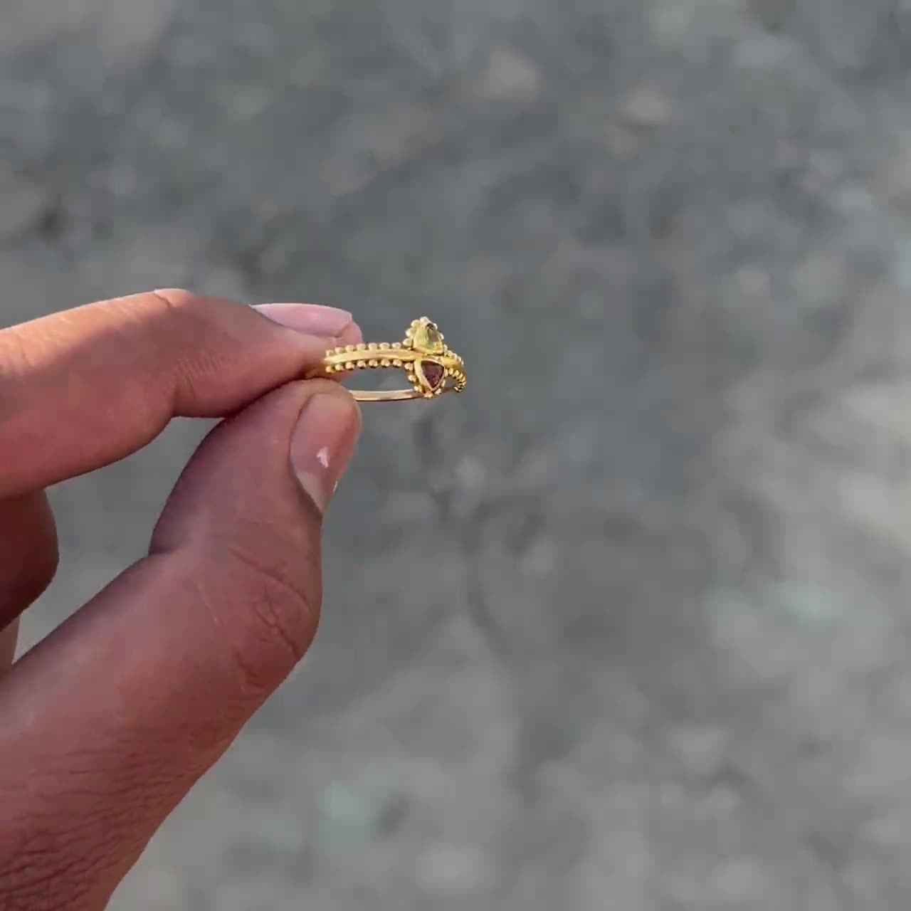 ガーネット＆ペリドットリング：ゴールドヴェルメイユ925スターリング