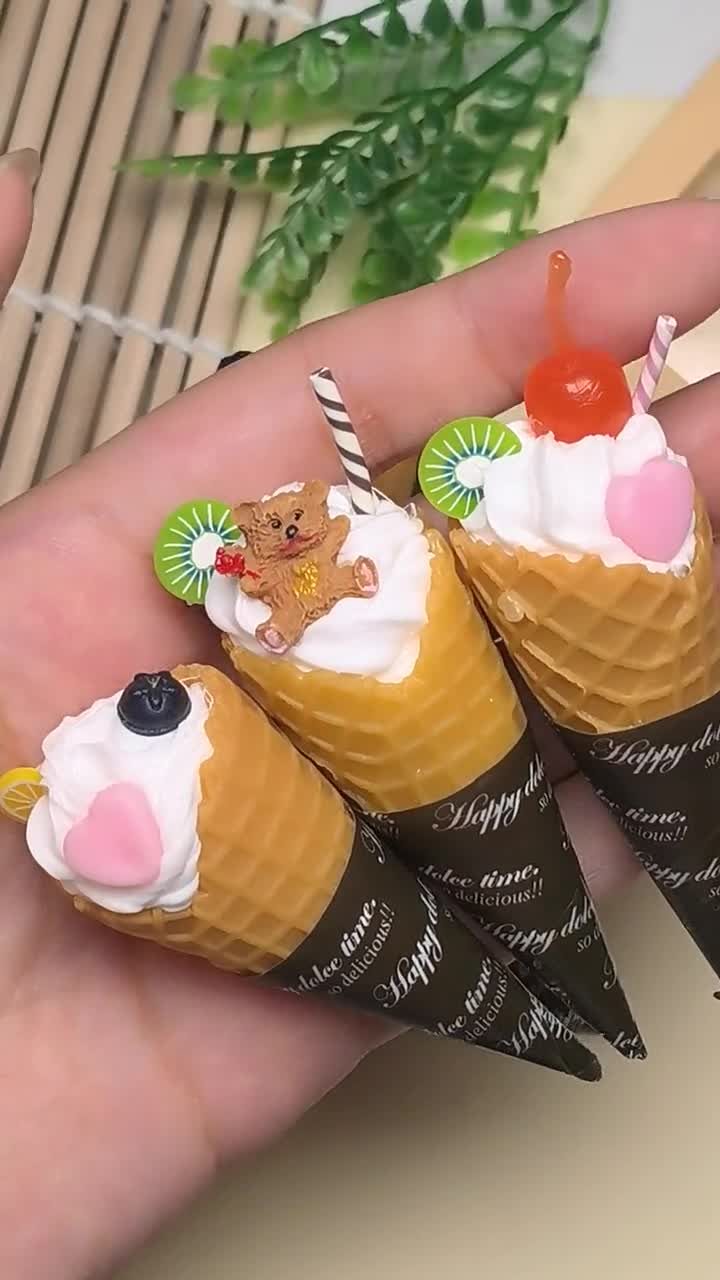 人工アイスクリームコーン リアルなシミュレーション食品樹脂レプリカ
