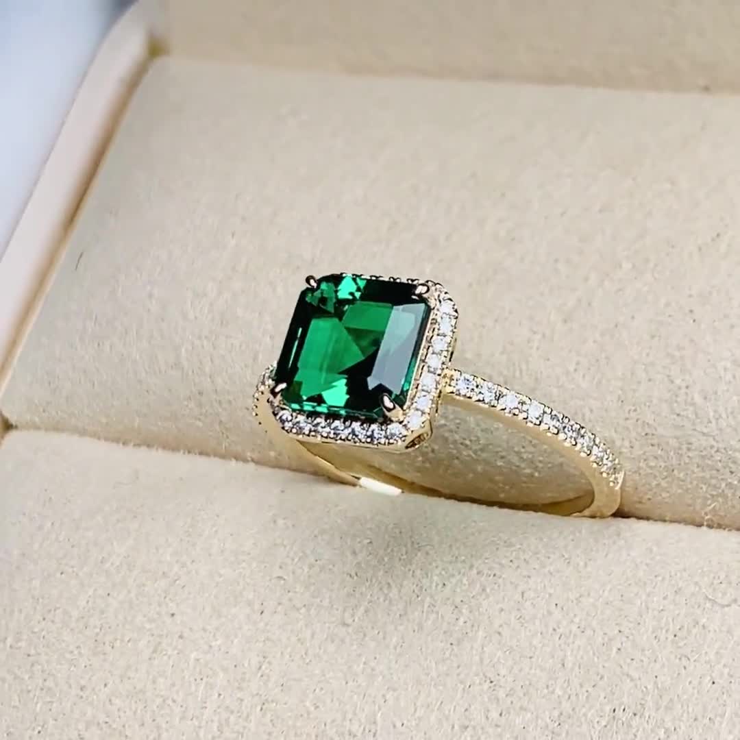 エメラルド クラシック ハロー リング 2.25ct 7mm ラディアントカット