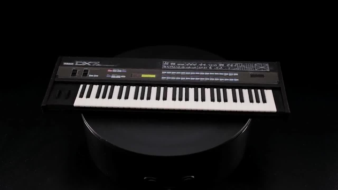 ヤマハDX7 FMシンセサイザー ミニチュア：1/6スケール コレクターズ