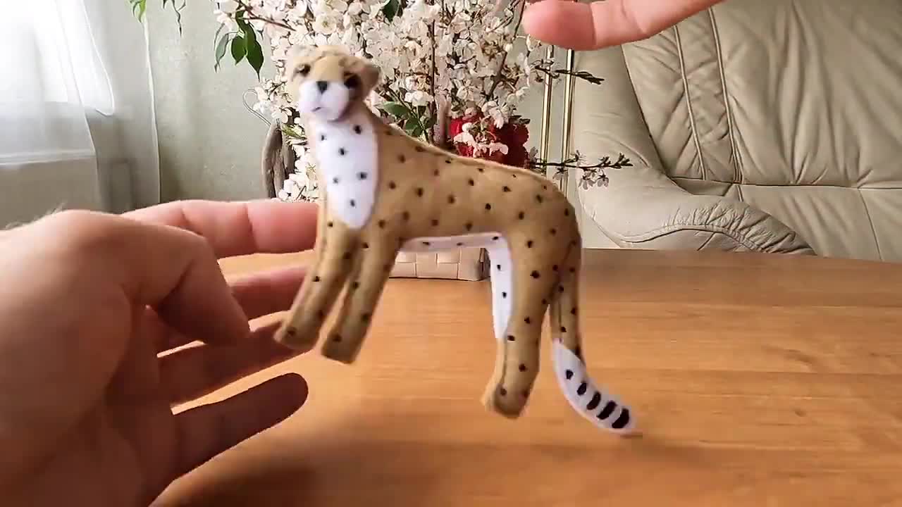 フェルト製チーター｜手作りチーターフィギュア｜アフリカサファリ動物