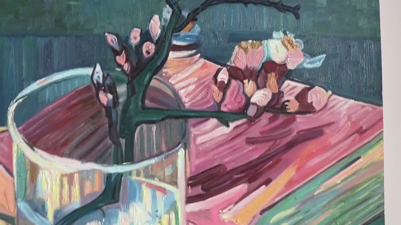 グラスに咲くアーモンドの枝と本 - フィンセント・ファン・ゴッホの