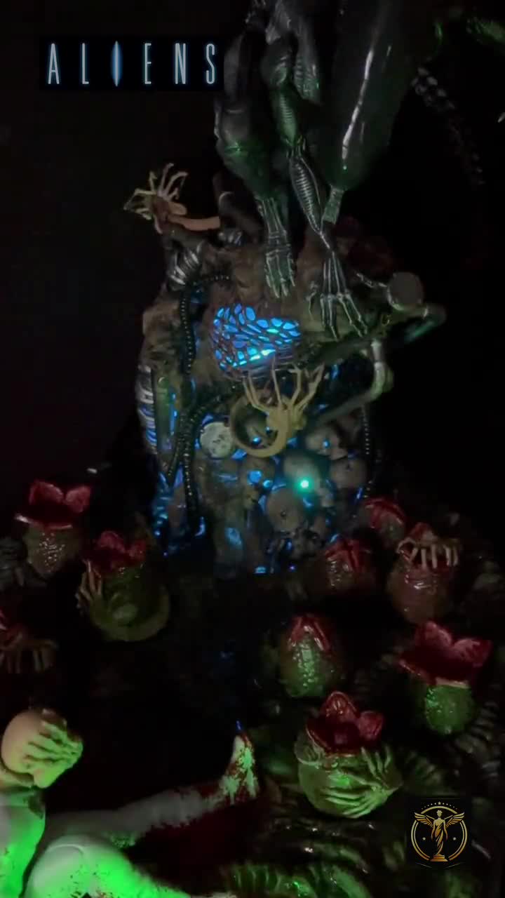 Alien Xenomorph LED Diorama Statue, 1/4 Scale Hand Painted