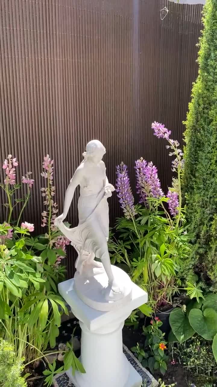 飛び石像 - クラシックな大理石彫刻の女性像、庭園、屋外、屋内用