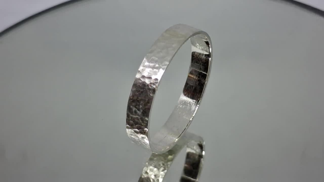 ハンマー仕上げのシルバー925リング：カスタム刻印入り結婚指輪 - Etsy