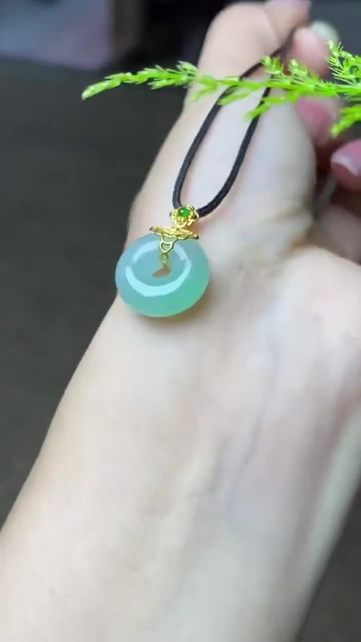 天然翡翠の二重円盤ペンダント｜18Kゴールドのドーナツ型お守り
