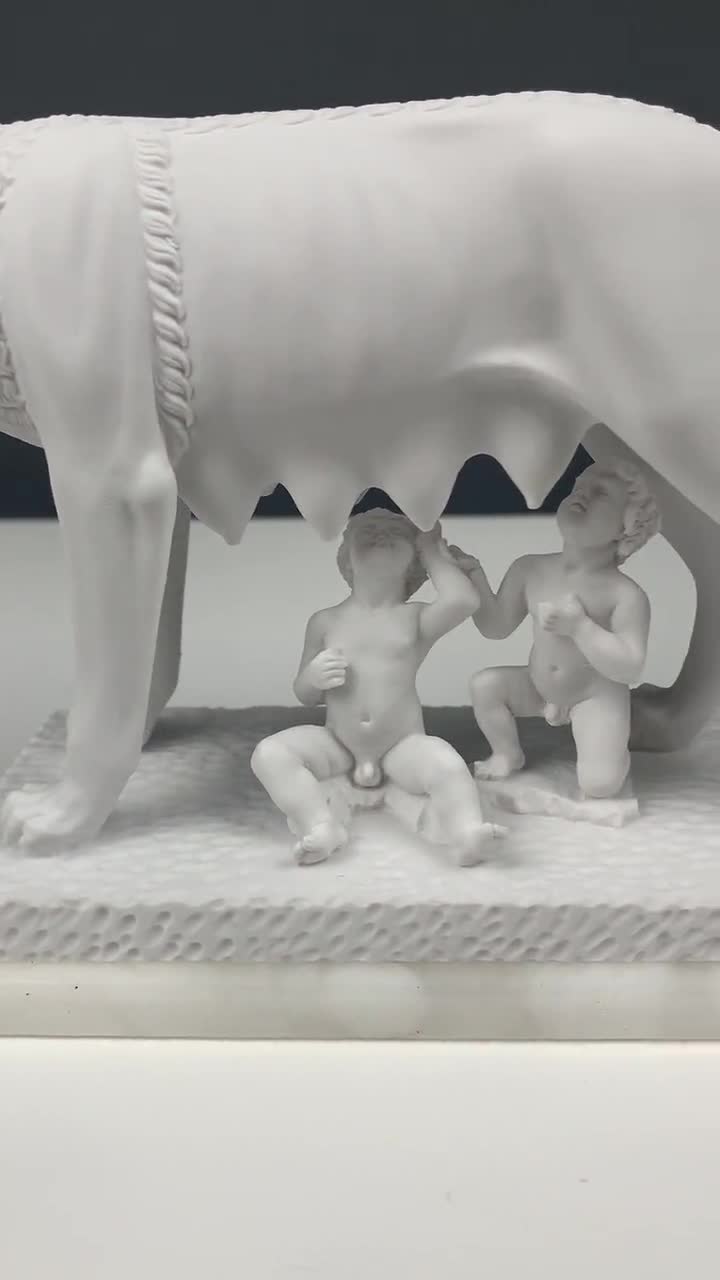 カピトリーノのローマ狼像 - ロムルスとレムスと雌狼の動物彫刻（15cm