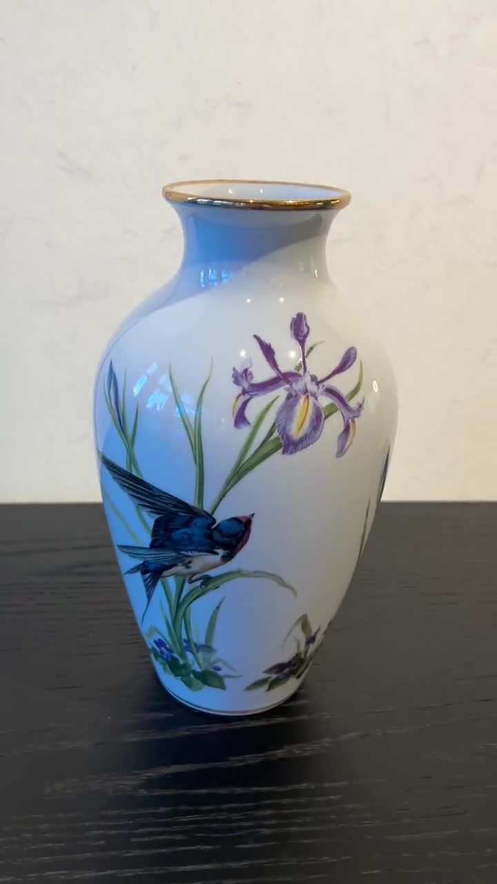 The Meadowland Bird Vase – Franklin Porcelain - Etsy UK