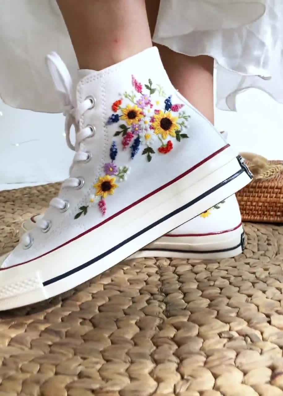 ウェディングコンバースの刺繍入り花柄、花嫁用カスタムラベンダー
