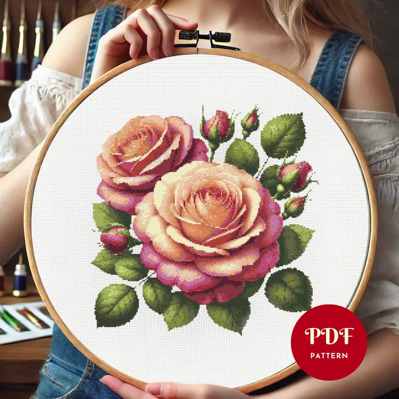 花瓶の中のひまわりのクロスステッチパターン、花の刺繍パターン、花の