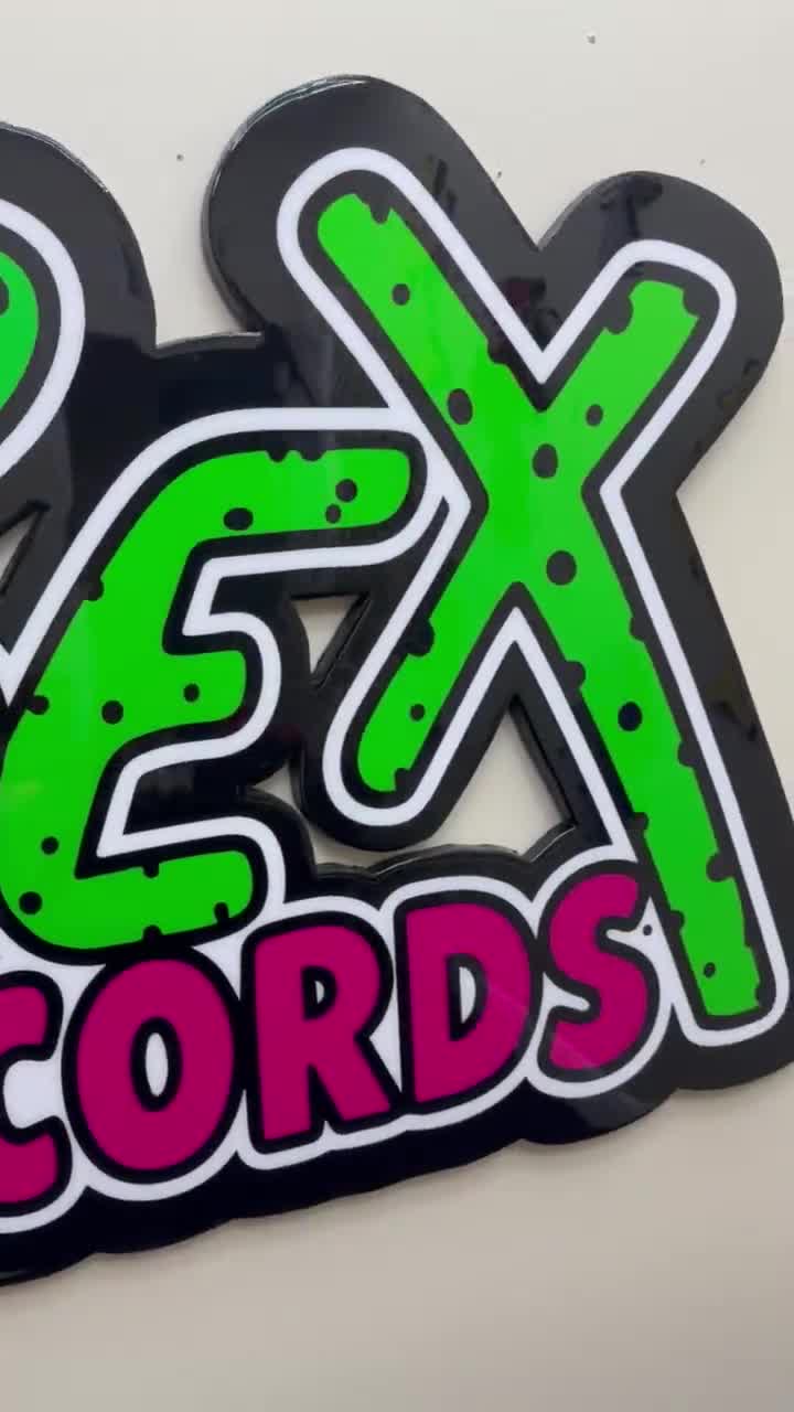 SEX RECORDS ロゴピンと車のピンセット dliukus4s7ushc4esh2y.jpg