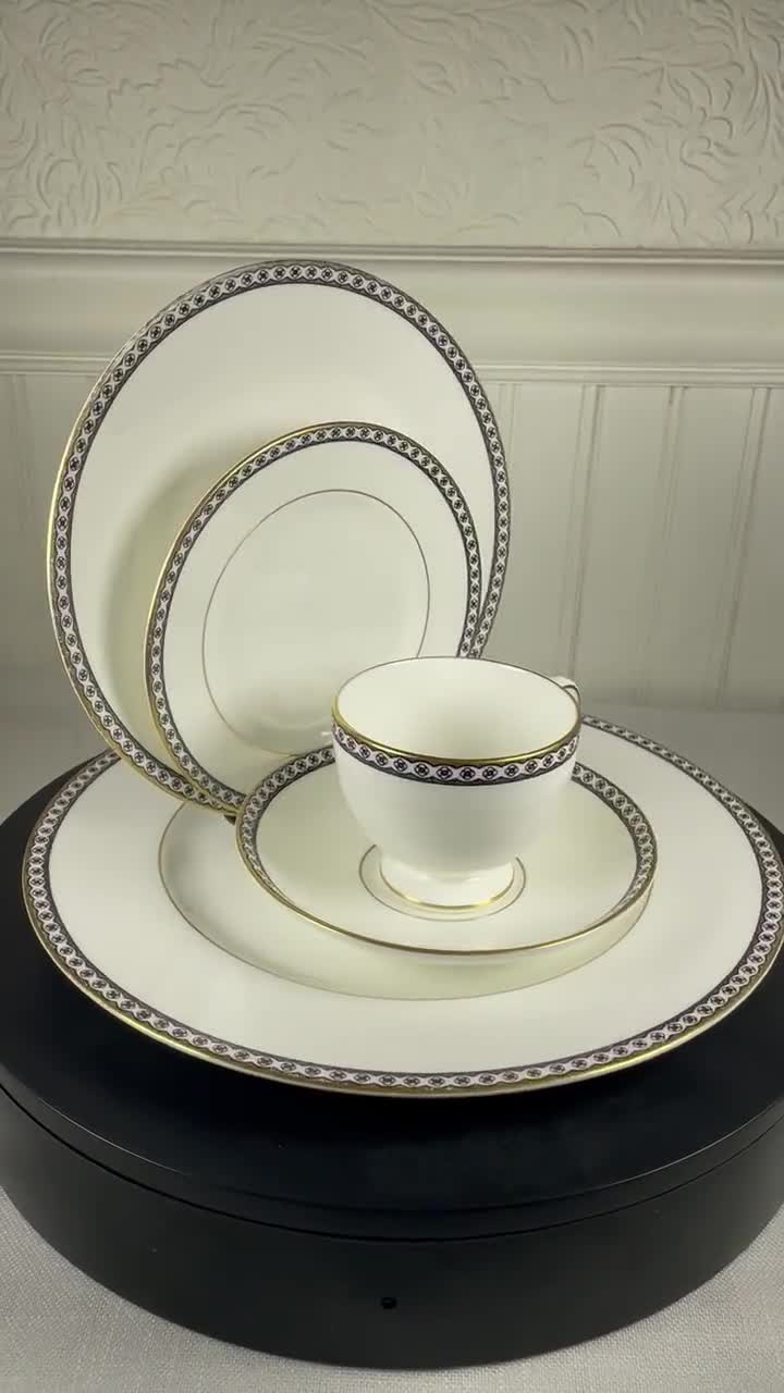 Vintage Wedgwood Black Ulander 5-piece Place Setting - Intricate